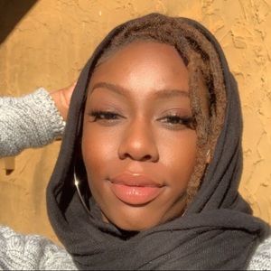 Meet your Posher, Ebony